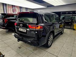 تۆیۆتا لاند کروزەر